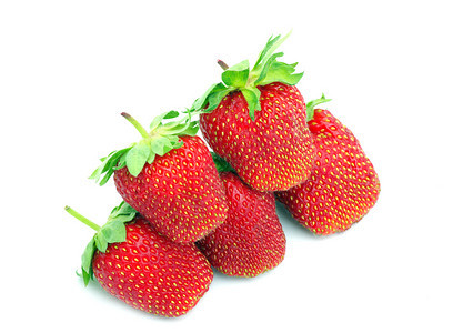 在白色背景中隔离的草莓图片