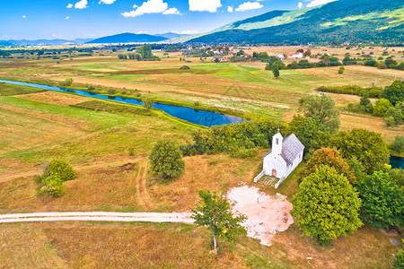 以Gack河空中观察方式在croati的立卡地区图片