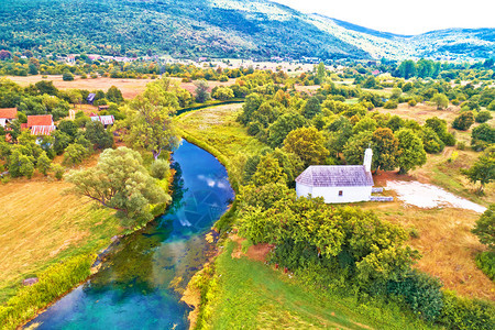 以Gack河空中观察方式在croati的立卡地区图片