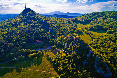 Kalnik山脊和旧堡垒毁坏了Croati的Prgoje地区空中观察图片