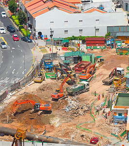 阳光明媚的夏尔加波文街建筑工地的空中观察图片