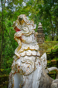 泰国清迈华宫神龙像泰国清迈瓦特帕拉德寺的白色雕像图片