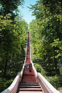 2014年月日204年布里拉姆泰国穿过森林的楼梯通往Khaordng老火山坑或Khaordng森林公园由亚洲游客步行上山图片