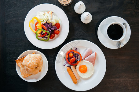 美式营养早餐概念俯视图图片