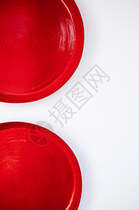 白色背景的红木制花瓷盘图片