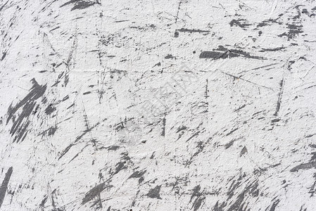 白色混凝土墙的抽象背景有被打碎和划痕有倒影古老背景图片