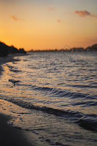 澳大利亚维多利亚湖入口日落时的美丽海景和海滩特写图片