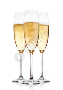 气泡饮料黄色香槟杯白背景上隔开的泡背景