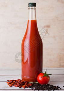 辣番茄汁和红椒黑图片