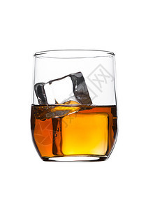 玻璃威士忌冰块孤立在白色背景上图片