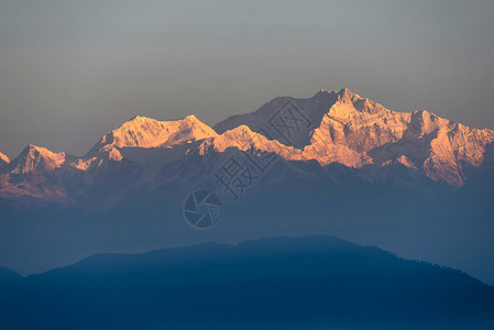 第一次射线横扫坎钦坚加山峰印地亚图片