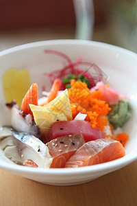 海鲜刺身和米饭图片