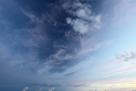 日出时的天空图片