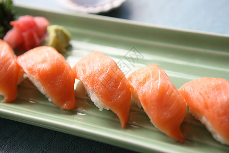 好吃的鲑鱼寿司图片