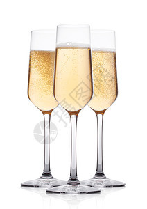优雅的黄色香槟杯子白面带泡倒影图片