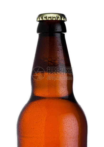 棕褐色玻璃杯啤酒瓶黑色帽子白底和露隔离在白色背景上图片
