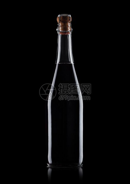 自制一瓶红葡萄酒黑色底有软木图片