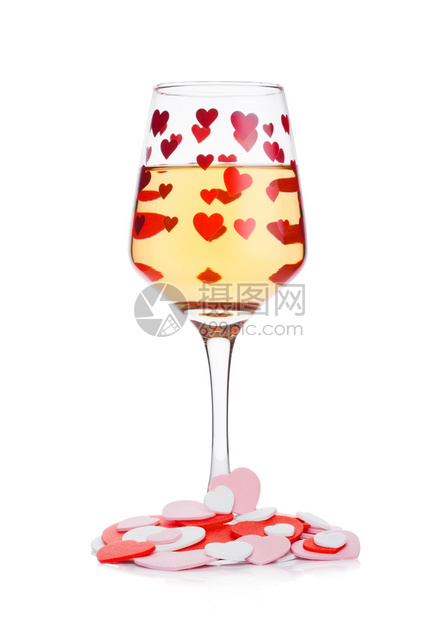 白葡萄酒红色和粉心脏形状用于情人节和白背景的日图片