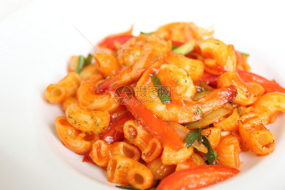 加虾和番茄的意大利面图片