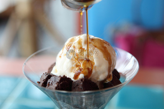 布朗尼加冰淇淋图片