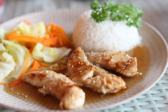 田地鸡蔬菜饭图片