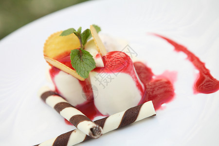 冰淇淋草莓布丁图片