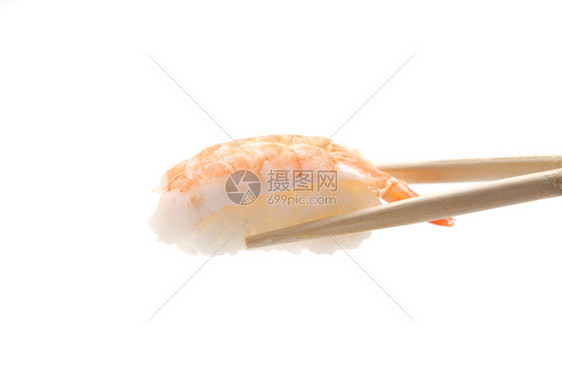 白背景孤立的虾寿司图片