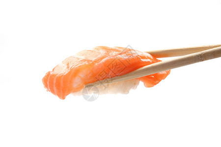 白背景孤立的鲑鱼寿司图片