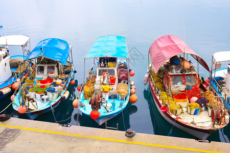 在里马索港的典型辛普勒渔船图片