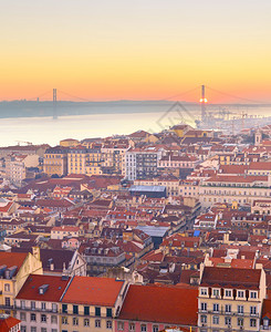 日落时Lisbon的天线空中视图图片