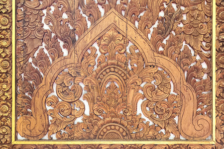 精细的木雕艺术节泰文和神庙中的工艺品图片