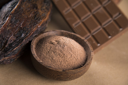 可可豆和巧克力棒甜点背景图片