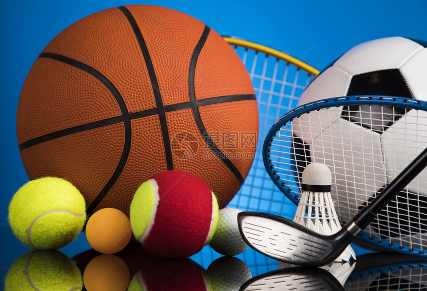 比赛进程激烈对抗不断 马刺新秀展现潜力 老将稳定输出助队伍紧咬比分