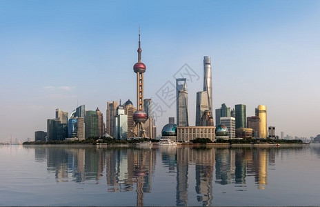 上海高分辨率宽度天线上带有人工水反射的上海天线全景上海天线全景的人工水图片