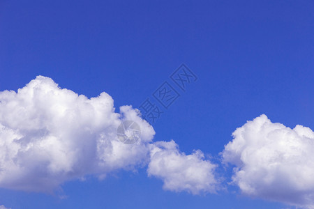 蓝色的天空和白云阳光明媚的夏天或春雨云图片