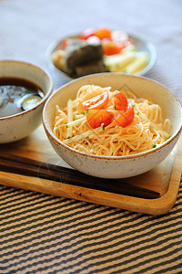 冷面日本食菜风格图片