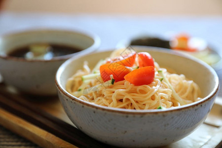 冷面日本食菜风格图片