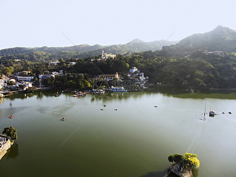 空中观察北冰洋湖山湖图片