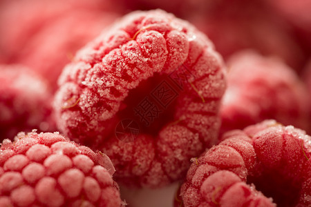 冷冻的草莓背景密闭图片
