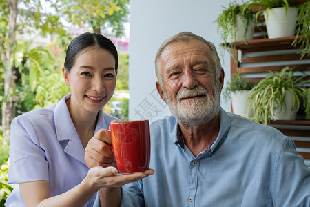 护士与病人的交流图片