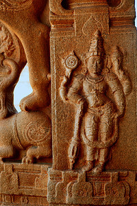 在维塔拉寺庙哈皮卡纳塔因迪亚的拉马神雕塑在维塔拉寺庙因迪亚的拉马神雕塑图片