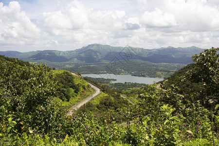 山路khadwsl大坝的后水sinhagd堡pune区山路khadwsl大坝的后水空中和风景图片