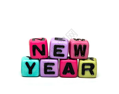 新年单词由带有字母的多色子玩具立方体生成图片