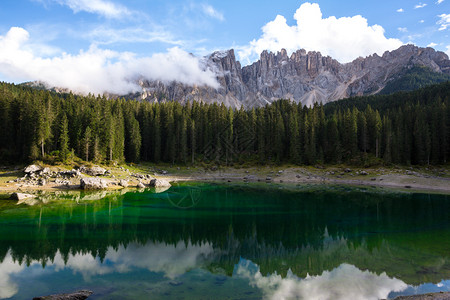 意大利的多洛米特湖图片