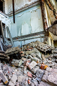 废墟 -一座被毁坏的旧建筑图片