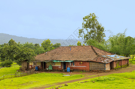 在Varndhgtpunemahrst附近的kona地区印度传统村舍图片