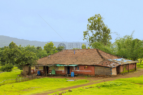 在Varndhgtpunemahrst附近的kona地区印度传统村舍图片