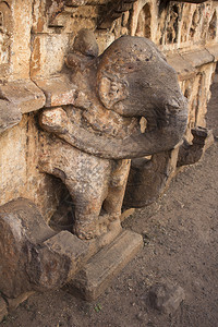 Banshkri寺庙Bdmikrnt的象根柱图片