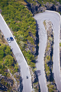 在诺维吉亚山上游荡的公路诺维吉亚山脉图片