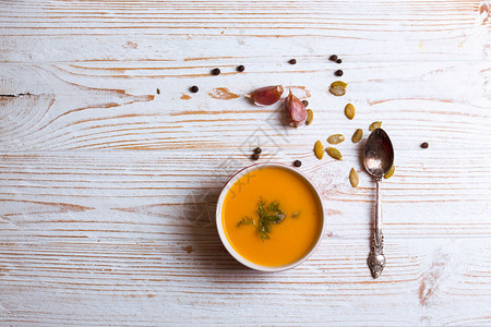 秋美味又健康的南瓜汤奶油图片